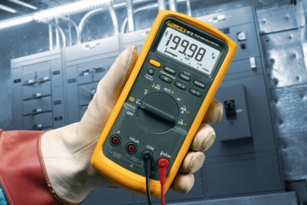 Fluke Average Responding Industrial Multimeter Fluke 83-V/EUR Fluke Average Responding Industrial Multimeter Fluke 83-V/EUR