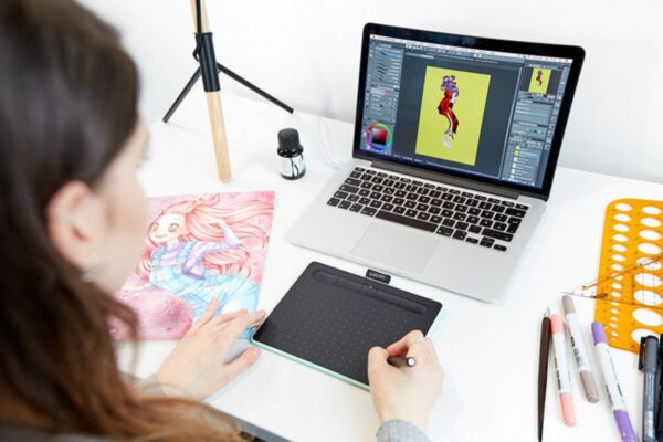 Wacom Intuos Small Pen Tablet with Bluetooth - Black W/CTL-4100WLK-N Wacom Intuos Small Pen Tablet with Bluetooth - Black W/CTL-4100WLK-N