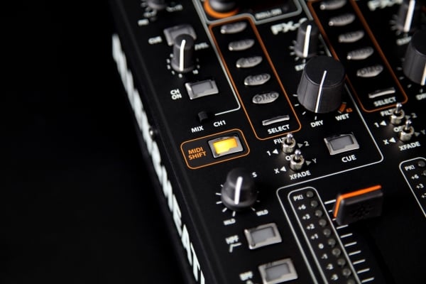 Allen & Heath XONE-DB4 Ultimate Professional Club DJ FX Mixer Allen & Heath XONE-DB4 Ultimate Professional Club DJ FX Mixer